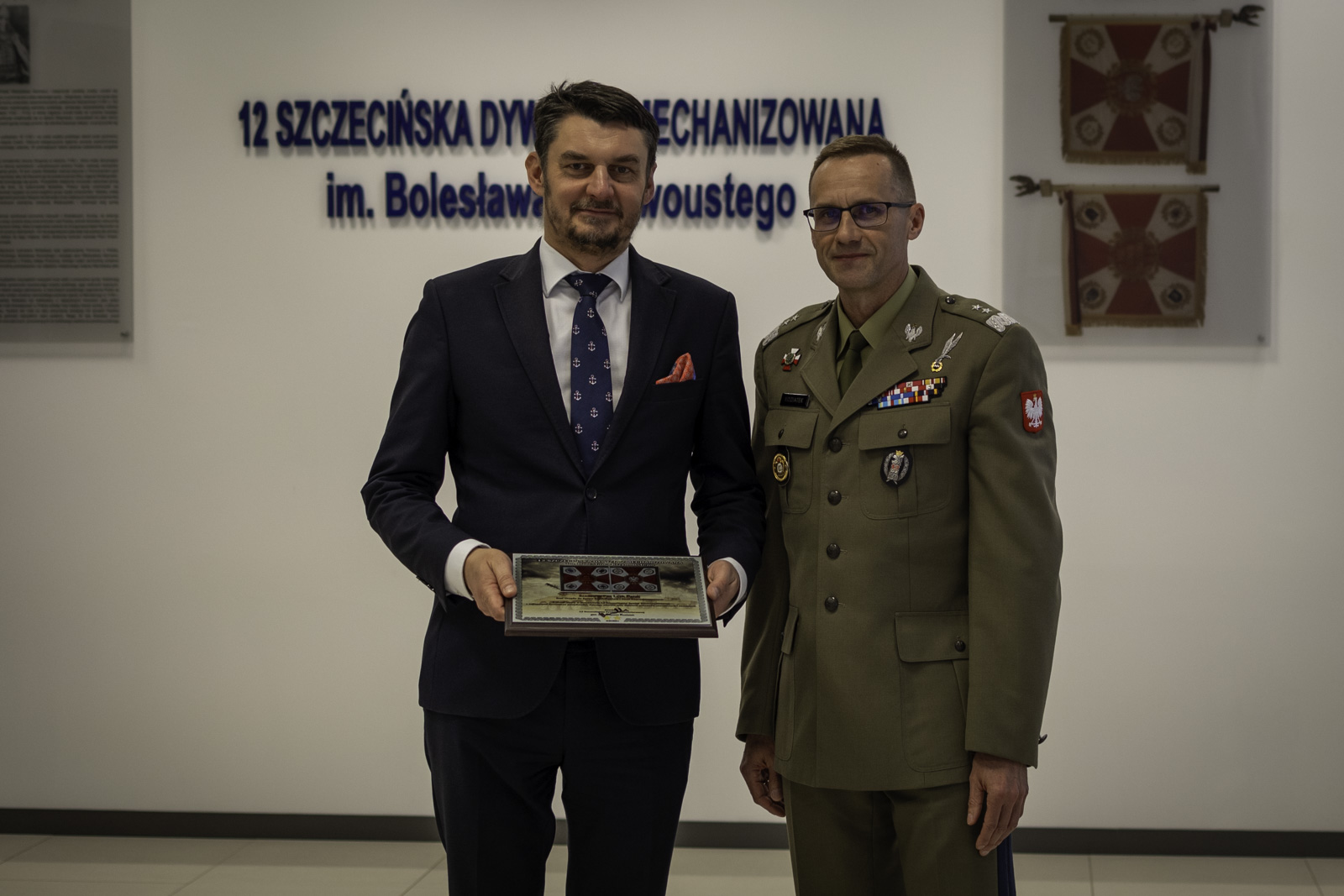 GOŚĆ HONOROWY W 12 SZCZECIŃSKIEJ DYWIZJI ZMECHANIZOWANEJ - 12SDZ