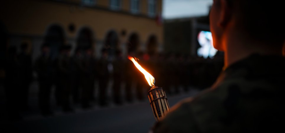 Trzy dekady służby i pamięci. Jubileusz 17. Wielkopolskiej Brygady Zmechanizowanej rozpoczęty capstrzykiem