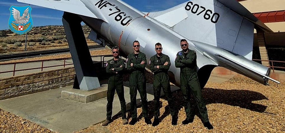 Piloci-instruktorzy z wizytą w Test Pilot School