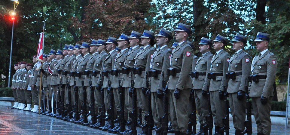 Uroczysty Capstrzyk w Kielcach z okazji Święta Wojsk Lądowych
