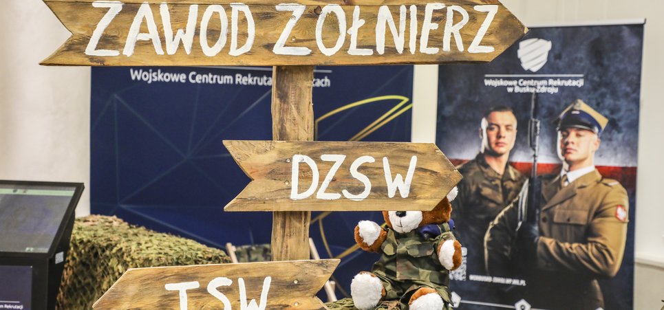 Ministerstwo Obrony Narodowej oraz Centralne Wojskowe Centrum Rekrutacji otwierają się na wszystkich zainteresowanych służbą i pracą w szeregach armii.