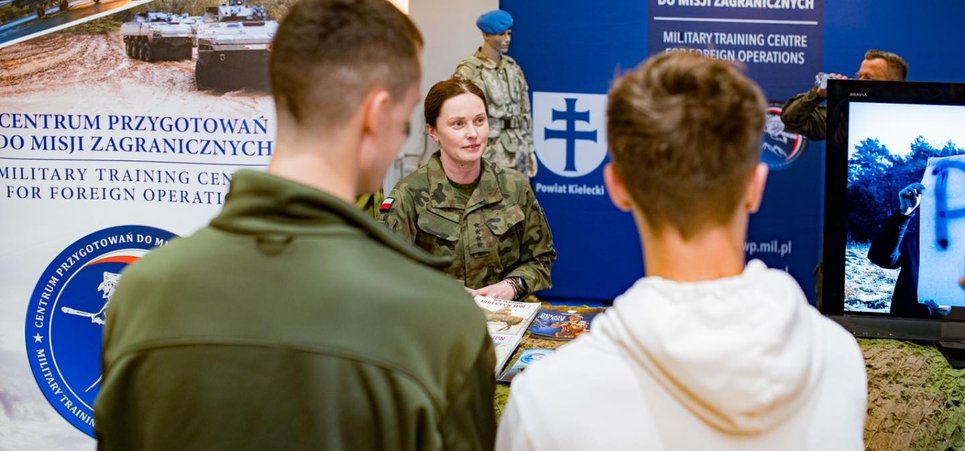 Wojskowe targi służby i pracy