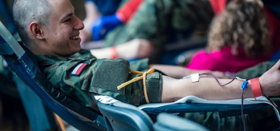 Żołnierze i ochotnicy DZSW wspólnie dla potrzebujących – honorowe krwiodawstwo w CPdM