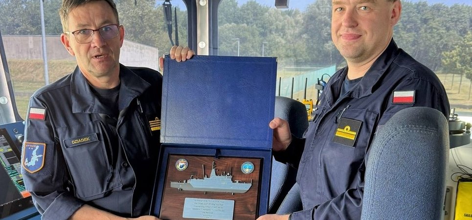 Oficerowie CTF Baltic na ORP Mewa
