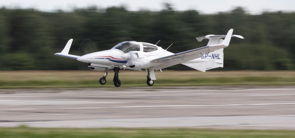 UCZELNIA WYSOKICH LOTÓW