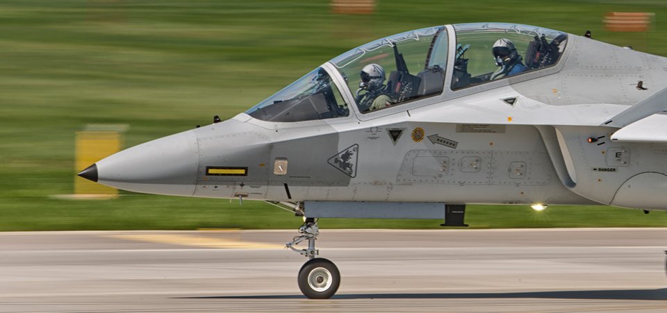 SAMOLOT SZKOLNO-TRENINGOWY M-346 BIELIK