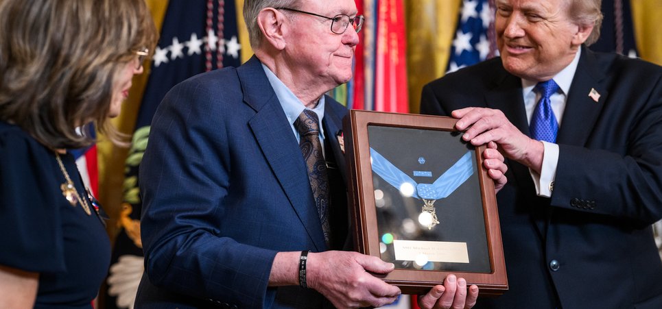 Medal Honoru i Krzyż Wielki Orderu Zasługi RP dla śp. sierż. sztab. Michaela Ollisa