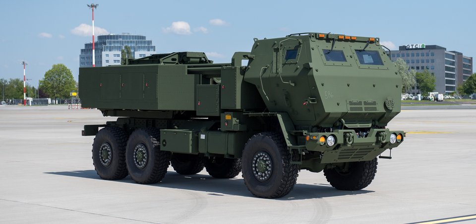 Systemy mobilnych wyrzutni rakietowych HIMARS.