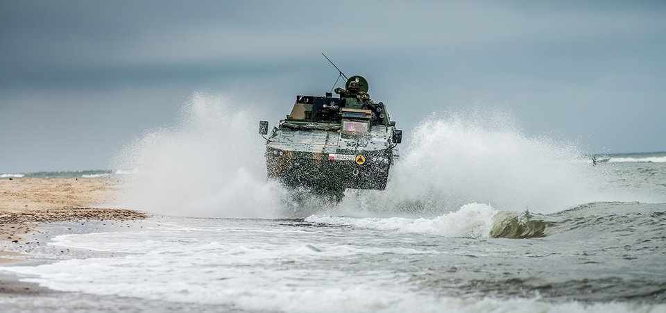 KOŁOWY TRANSPORTER OPANCERZONY ROSOMAK