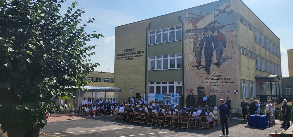 Mural dla Lotników Wojska Polskiego odsłonięty w Białej Podlaskiej