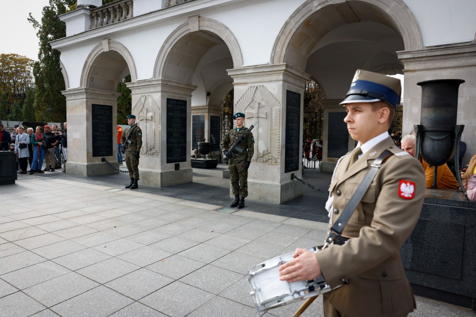 Uroczysta zmiana posterunku honorowego przy Grobie Nieznanego Żołnierza