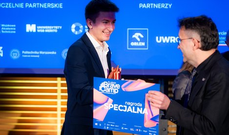 Studenci WAT z nagrodami Akademii Przedsiębiorczości BraveCamp