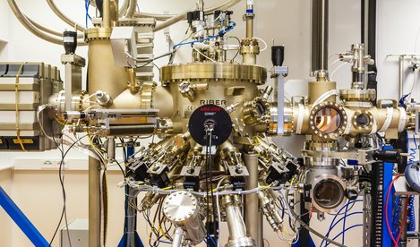 Laboratorium Molecular Beam Epitaxy (MBE)