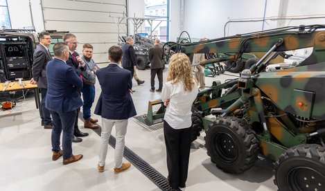 NATO JATEC z wizytą roboczą w Centrum Robotów Mobilnych WAT