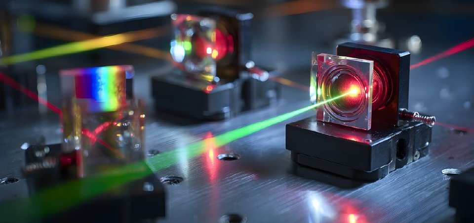 Materiały i technologie fotoniczne